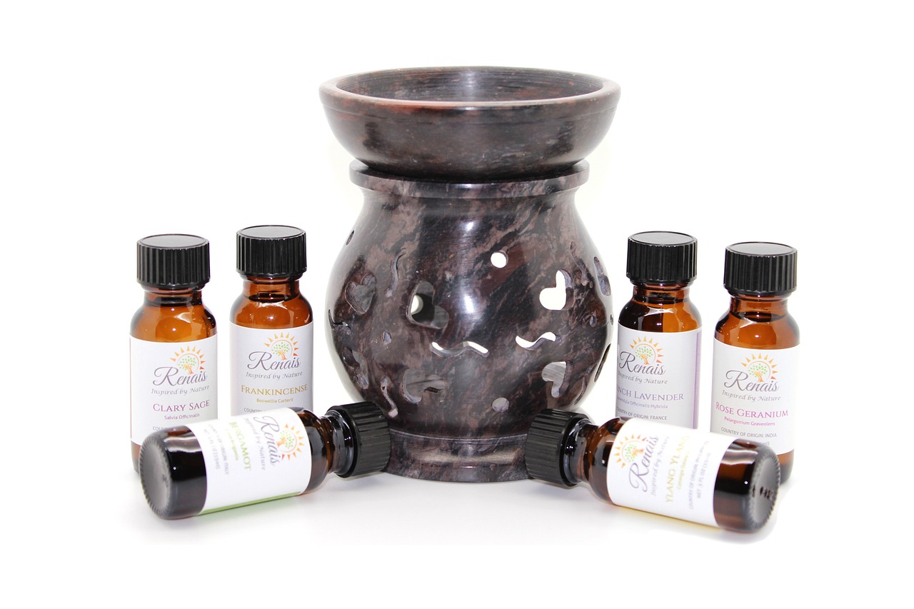 essential-oils-1767871_1280