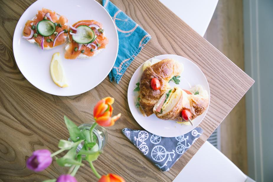 healthy-breakfast-for-two_925x.jpg