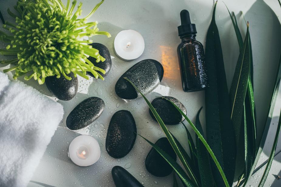 spa-flatlay_925x