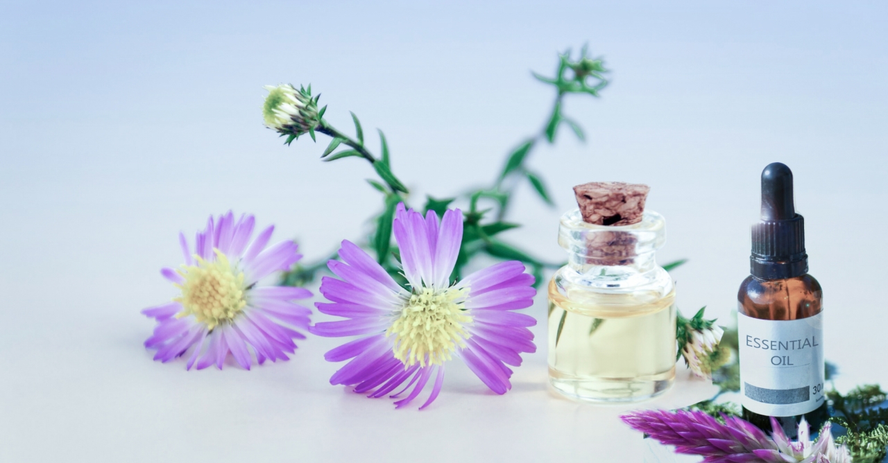 essential oil - 1280x668