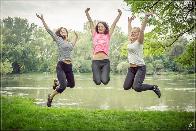 jumping-444613_640.jpg