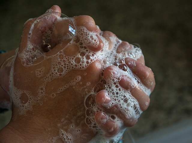 hands-2238235_640.jpg