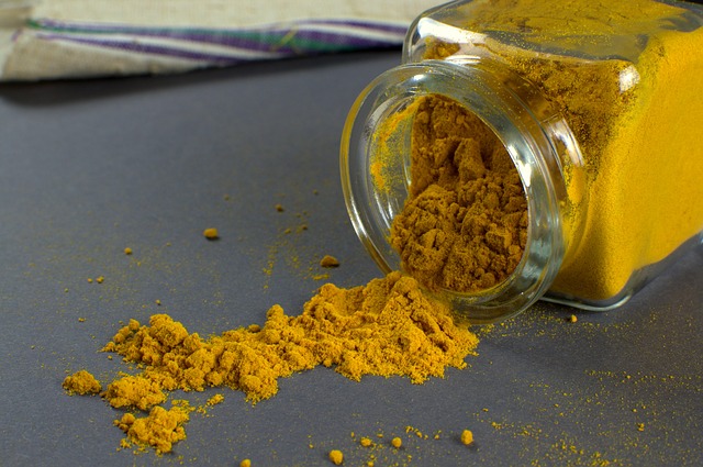 Comment utiliser l'huile essentielle de curcuma ?